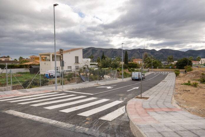 La calle Rosa dels Vents en l'Alfàs del Pi estrena nuevo aspecto tras culminar las obras de remodelación