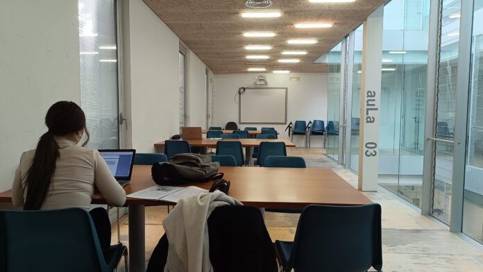 Villajoyosa facilita el desplazamiento de estudiantes con becas de transporte