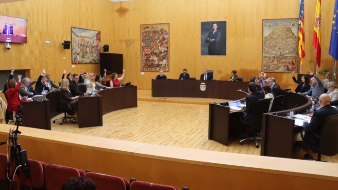 El pleno de Benidorm ratifica la adhesión al Fondo de Impulso Económico y busca vías de acuerdo con los propietarios de Serra Gelada/Fuente: Ayuntamiento de Benidorm