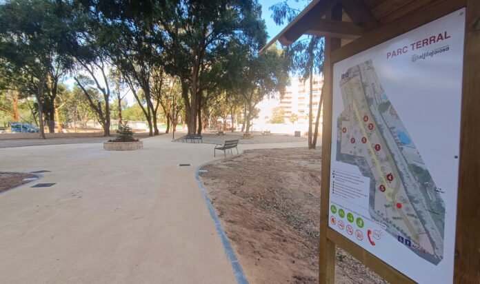 Villajoyosa transforma la zona verde de la calle Terral en un moderno parque urbano
