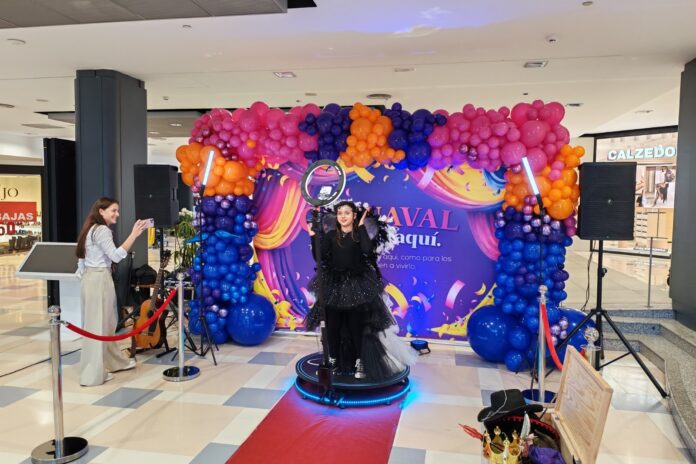 El Carnaval llena de color y diversión el Centro Comercial La Marina