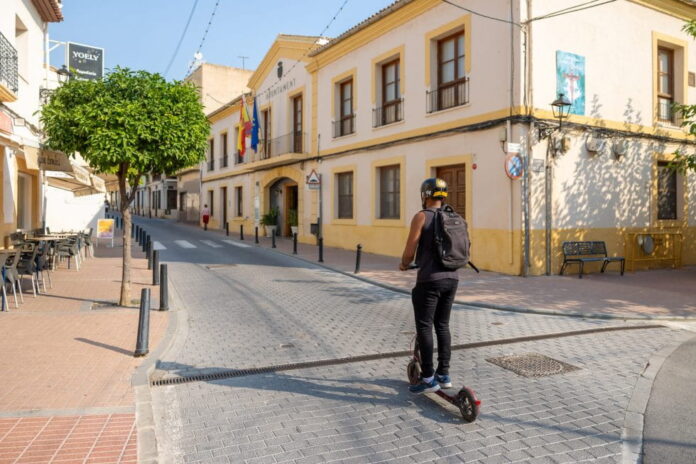 Los patinetes eléctricos ya tienen normas: L’Alfàs del Pi exige registro y seguro obligatorio