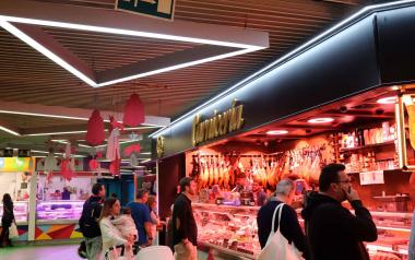 El Mercado Municipal de Benidorm se sumerge en rutas y showcookings para impulsar el comercio local