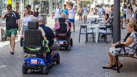 Benidorm pone en marcha una campaña sobre normativa y uso de patinetes eléctricos