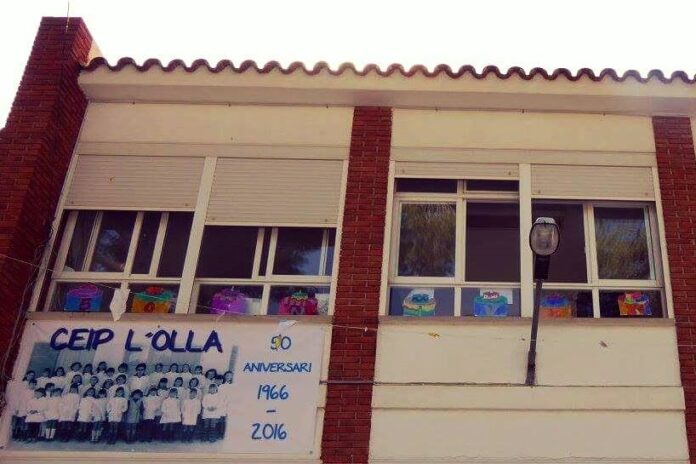 Las familias del colegio de La Olla en Altea denuncian recortes educativos y movilizan una recogida de firmas