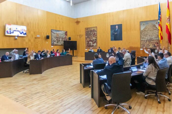 Benidorm transforma su ahorro energético en ingresos y refuerza su inversión social y educativa