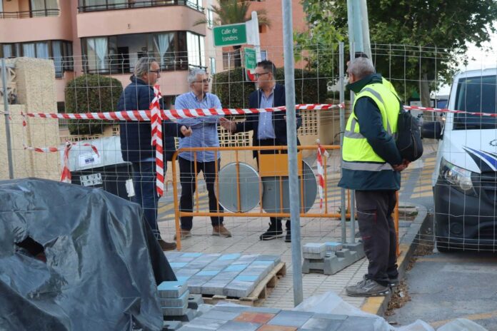 La calle Londres de Benidorm cierra al al tráfico durante dos meses por obras hidráulicas en Montecarlo