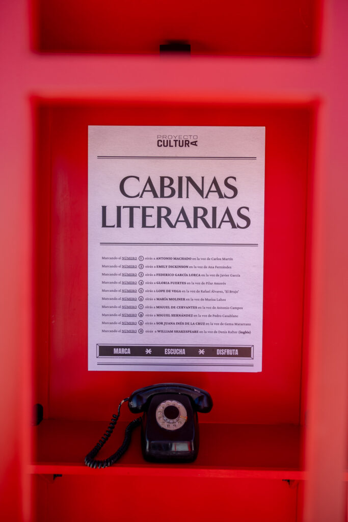 Cabinas telefónicas inglesas se convierten en portales sonoros en la playa del Racó de l’Albir/ Fuente: Ayuntamiento de l'Alfàs del Pi