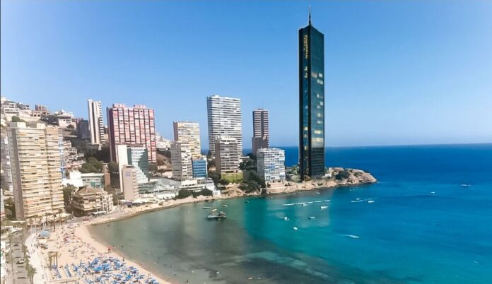 El derribo de los Gemelos 28 podría desencadenar en el próximo gran rascacielos de 58 plantas en Benidorm
