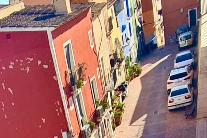 El Síndic de Greuges pone bajo la lupa al ayuntamiento de Villajoyosa por el control de accesos del casco histórico