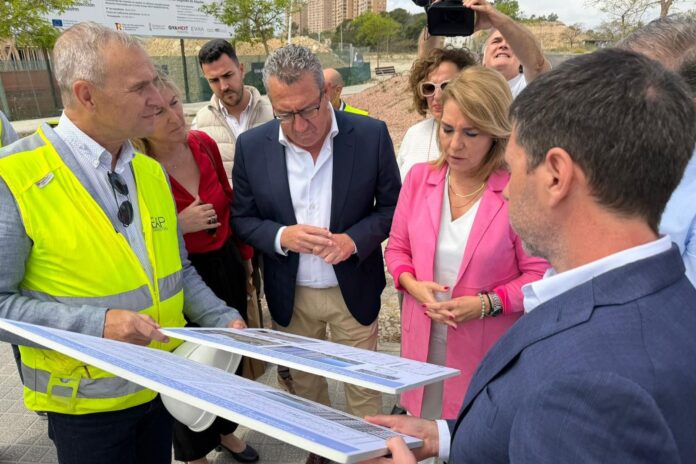 Camarero visita Benidorm y anuncia la nueva web del Plan VIVE mientras avanzan las 117 viviendas en Poniente