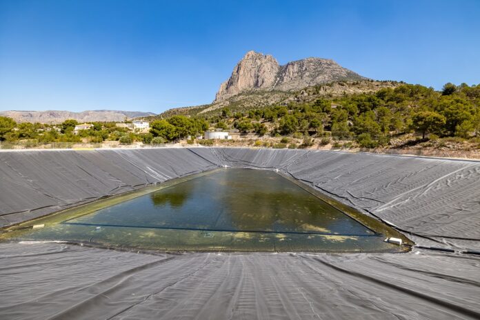 La Generalitat financia la mejora de la balsa de l’Alhambra en Finestrat para garantizar agua de riego