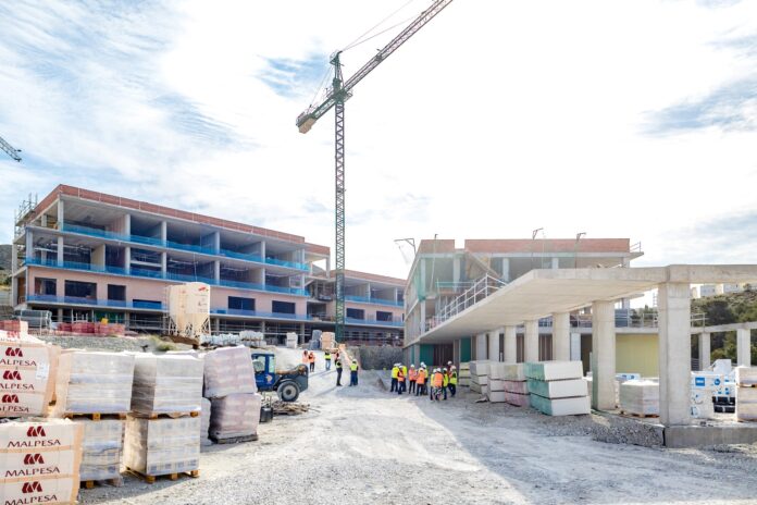 Nati Algado visita las obras del nuevo instituto y prevé su finalización en diciembre