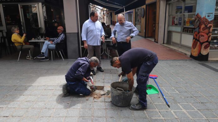 Benidorm acomete trabajos de mantenimiento y conservación del entorno peatonal en el barrio de El Calvari/Ayuntamiento de Benidorm