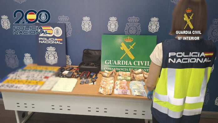 Desarticulada una red internacional dedicada al robo de coches de alta gama en la Marina Baixa