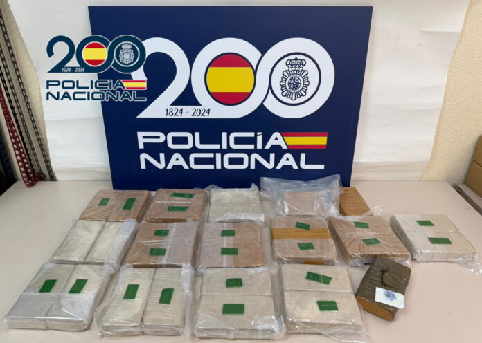 Detenidos en Benidorm tres hombres que viajaban en taxi con una maleta que ocultaba 15 kilos de heroína/Policía Nacional