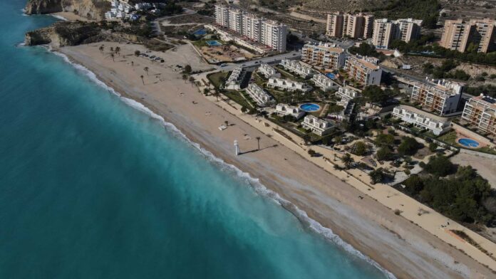 Villajoyosa recupera 9.000 m² de litoral en Playa Paraíso tras la actuación de Costas