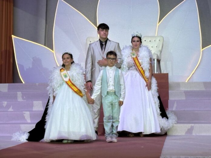 Calpe corona a sus Reinas de las Fiestas 2026 en la plaza Mayor