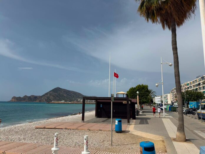 Altea cierra temporalmente el baño en la playa de La Roda por alteración en la calidad del agua