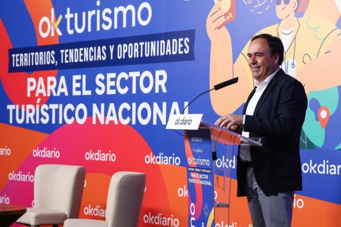 Juanfran Pérez Llorca reivindica en Benidorm un modelo turístico basado en el equilibrio y la sostenibilidad