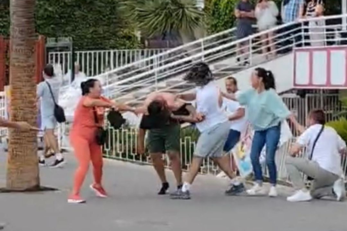 Interceptada en Benidorm una estafa del “trilero” en la playa de Levante