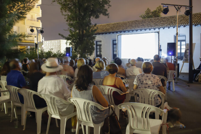 ‘Cine al Carrer’ arranca en l’Alfàs del Pi con tres proyecciones gratuitas al aire libre