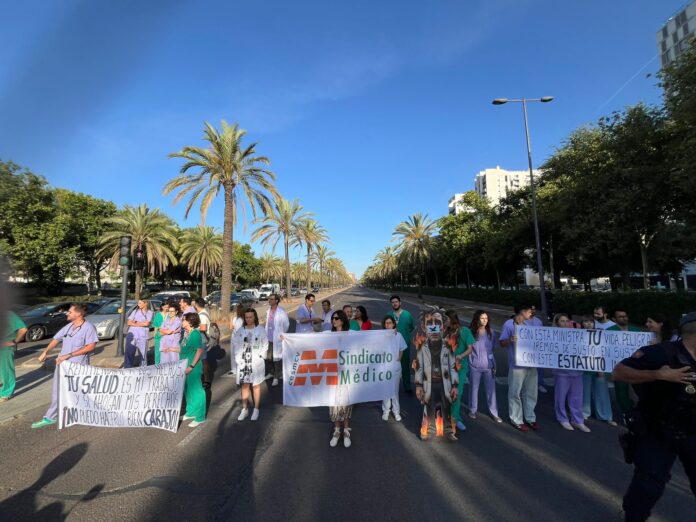 La huelga sanitaria continúa en la Marina Baixa con llamamiento a la participación