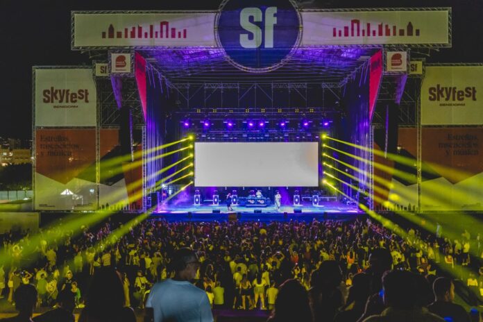 SkyFest Benidorm abre sus puertas con una gran fiesta inaugural ante cerca de 4.000 asistentes