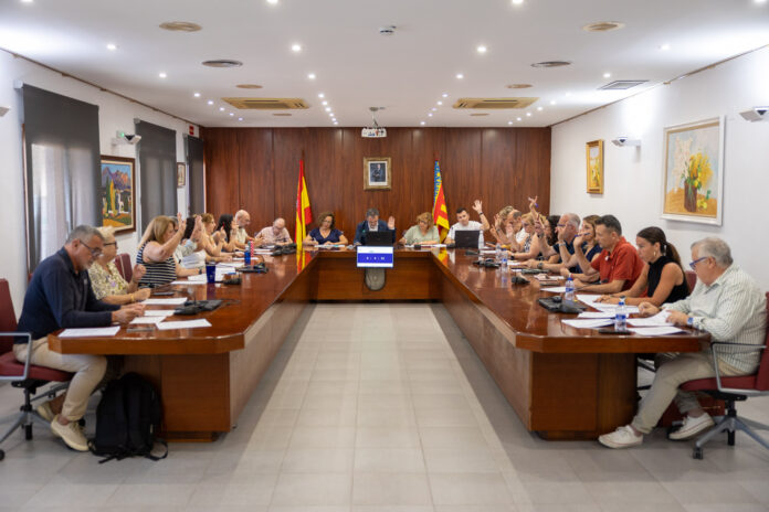L’Alfàs del Pi reanuda la tramitación de la ordenanza de viviendas turísticas tras un reparo de la Generalitat