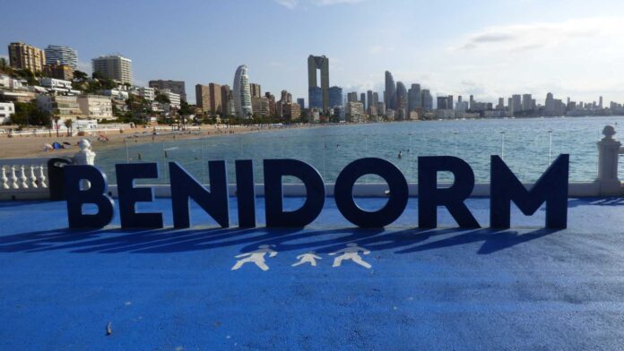 El Paseo de Tamarindos se convierte en el nuevo punto 'instagrameable' de Benidorm/Ayuntamiento de Benidorm