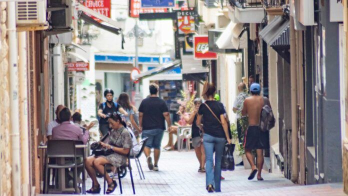 Benidorm refuerza la red de Bienestar Social con un contrato para atender emergencias sociales