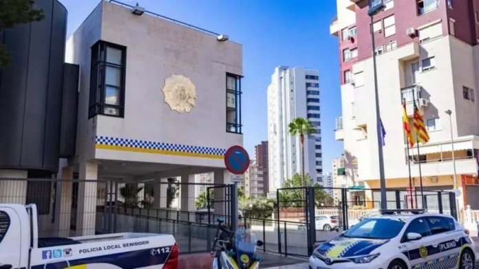 Dos jóvenes, detenidos en Benidorm tras una agresión grabada y un segundo robo frustrado por viandantes