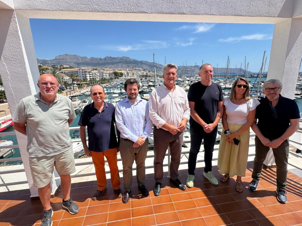 La Generalitat finaliza en Altea la instalación de placas solares en siete puertos valencianos que reducirán la factura de pescadores y usuarios cerca de un 25%/GVA