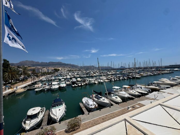La Generalitat finaliza en Altea la instalación de placas solares en siete puertos valencianos que reducirán la factura de pescadores y usuarios cerca de un 25%/GVA