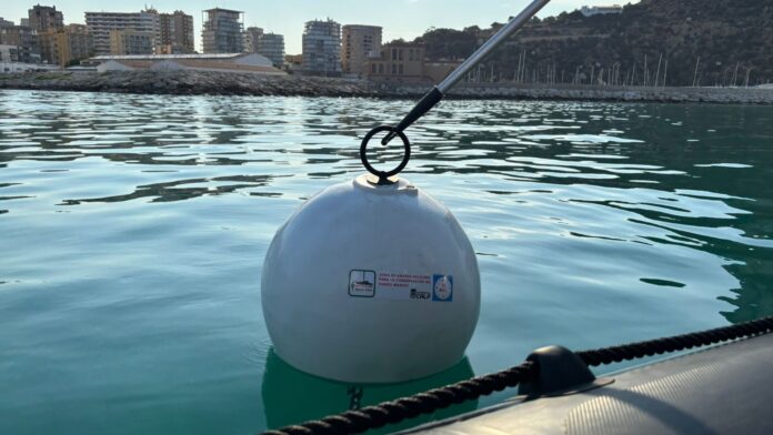 Instalación fondeos ecológicos marinos en la playa del Cantal Roig y la cala del Penyal en Calpe / Imagen: Ayuntamiento de Calpe