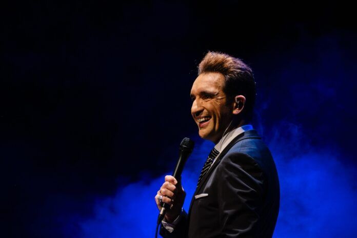 Miguel Lago da el pistoletazo de salida al nuevo ciclo de monólogos 'Lo Nunca Visto' en Benidorm
