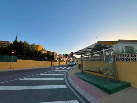 Finestrat incorpora tres nuevas paradas de autobús y amplía horarios para atender la demanda vecinal