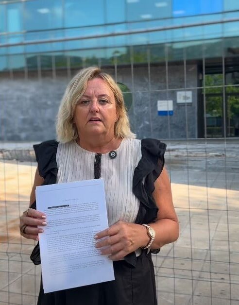 La alcaldesa y líder de Somos Calpe, Ana Sala, denuncia al perfil de redes sociales denominado ‘Fiscaliza Calpe’ / Fuente: Vídeo Redes Sociales Somos Calpe