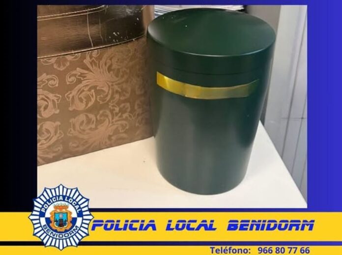 Urna encontrada en un supermercado/Fuente: Policía Local de Benidorm