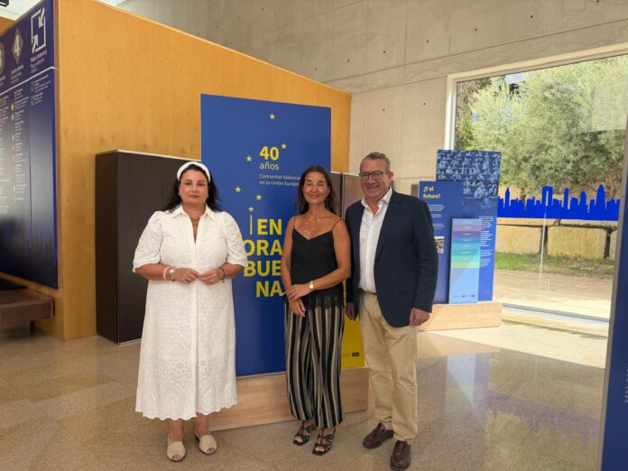 Ruth Merino y Toni Pérez reivindican el papel de Europa durante la visita a una exposición en Benidorm