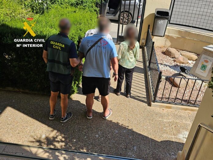 Detenidas tres personas en Calpe por aislar y manipular a una mujer de 91 años para apoderarse de su patrimonio / Fuente: Guardia Civil Alicante