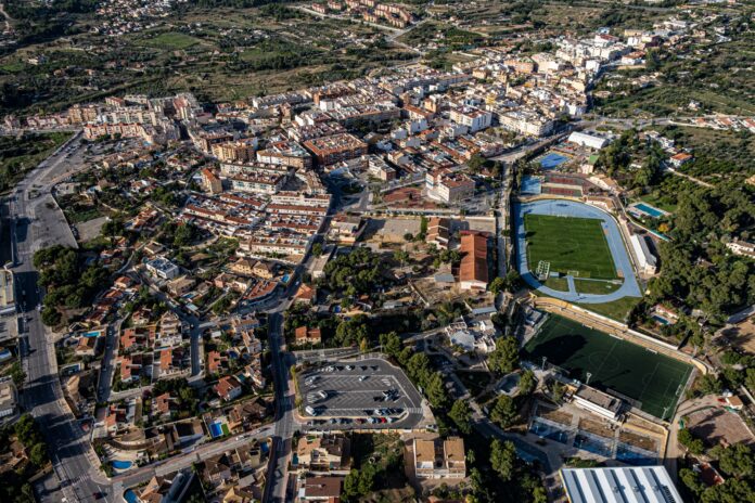 L’Alfàs da un nuevo paso para construir hasta 180 viviendas protegidas y un parking de 200 plazas