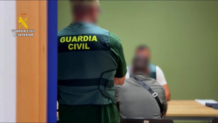 Detenidos dos jóvenes por retener y torturar a un hombre en Finestrat para robarle 20.000 euros