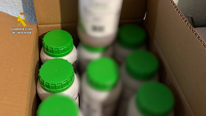 Tres detenidos en La Nucía por vender ilegalmente más de 22.000 litros de herbicida por internet