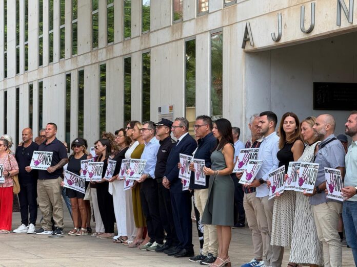 Benidorm condena el crimen machista que ha acabado con la vida de una mujer de 33 años