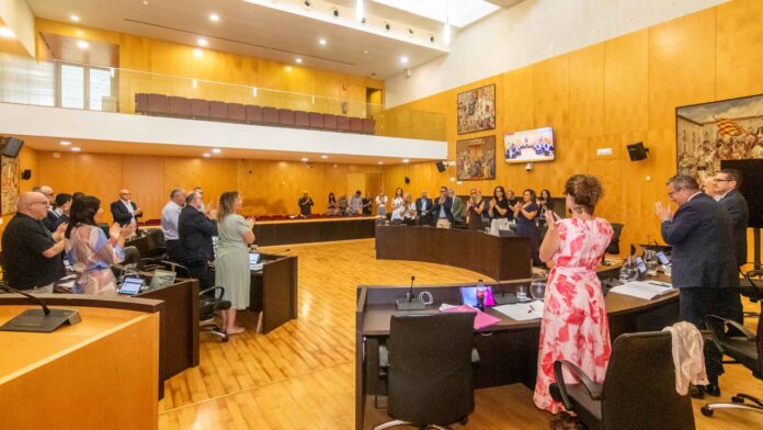 El pleno de Benidorm da luz verde a 700.000 euros para los bonos consumo y al nuevo albergue juvenil