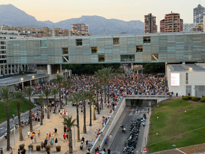 La Marina Baixa responde a la situación de Ceuta con concentraciones en toda la comarca