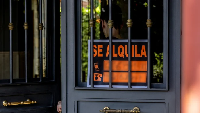 Cartel 'Se alquila' / COPE