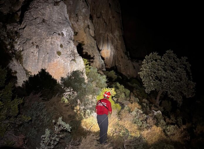 Se despliega un gran dispositivo de búsqueda para encontrar a un hombre desaparecido en el Monte Ponoig en Polop / Consorcio Provincial de Bomberos de Alicante